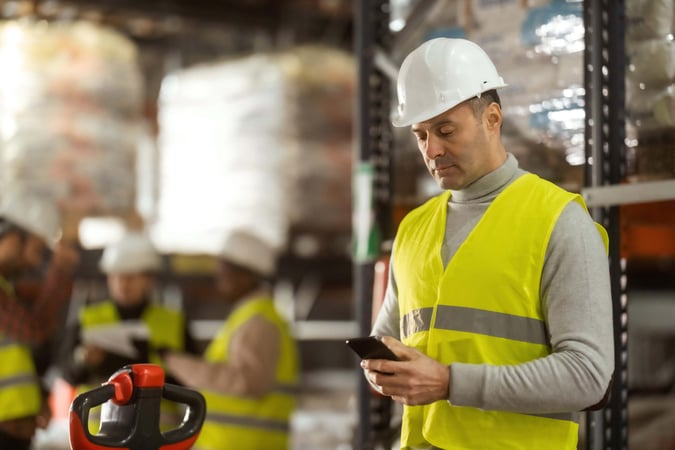 Manufacturing Safety Communication How to Deliver Safety Alerts and Incident Updates to Every Shift (1) (1)