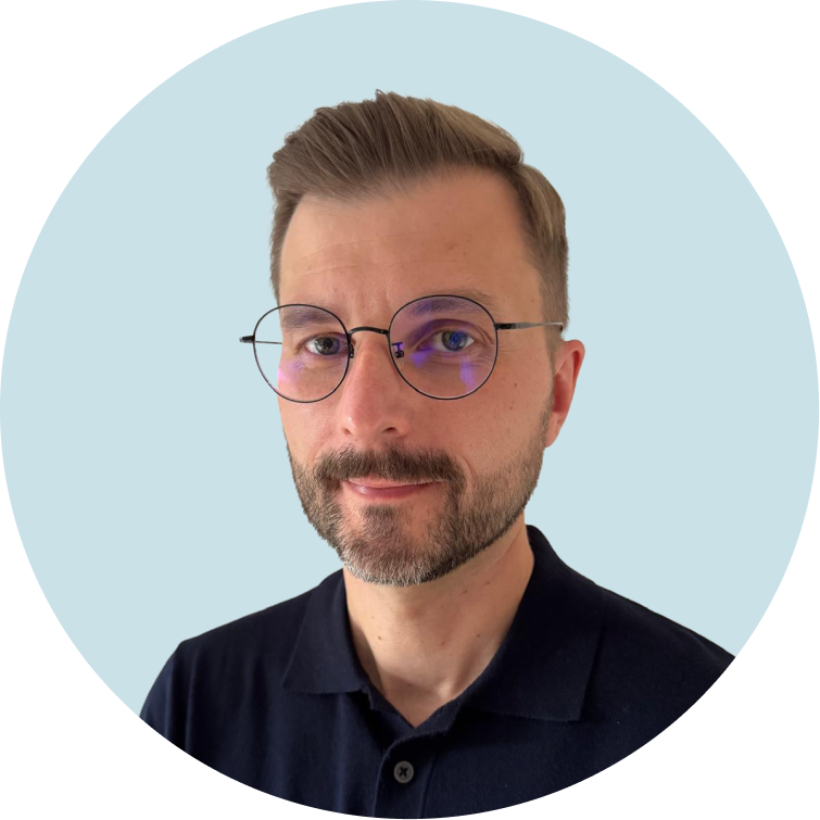 Rob Headshot Blue Circle