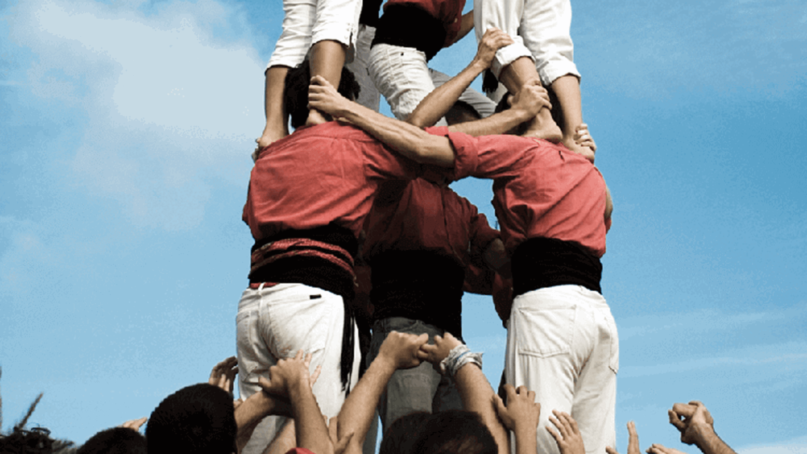 Human pyramid representing Sharepoint support